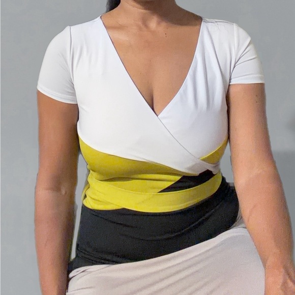 BCBG MAXAZRIA Colorblock V-Neck Dress with soft stretchy fabric and belt. - Picture 3 of 4